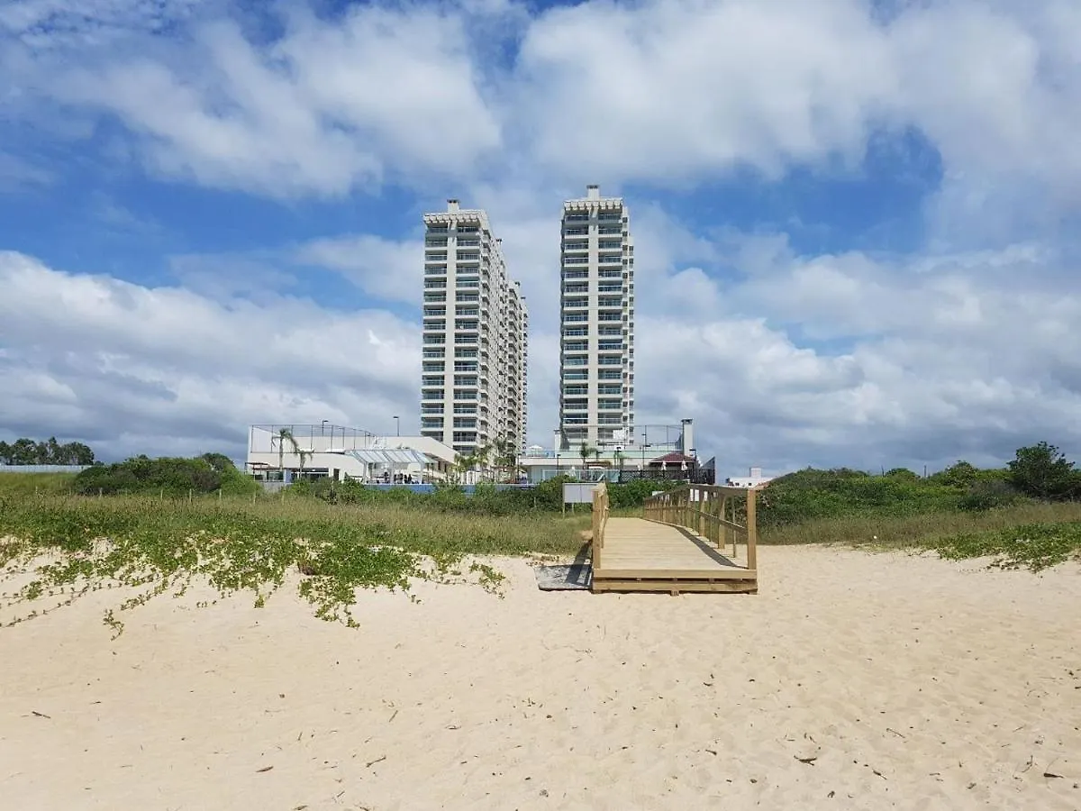 アパート Ape Estilo Resort C/ Pe Na Areia E Vista Mar, Proximo Ao Beto Carrero Piçarras ブラジル